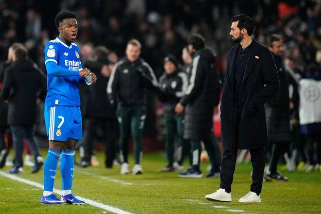 半岛体育APP-阿拉维斯新队徽